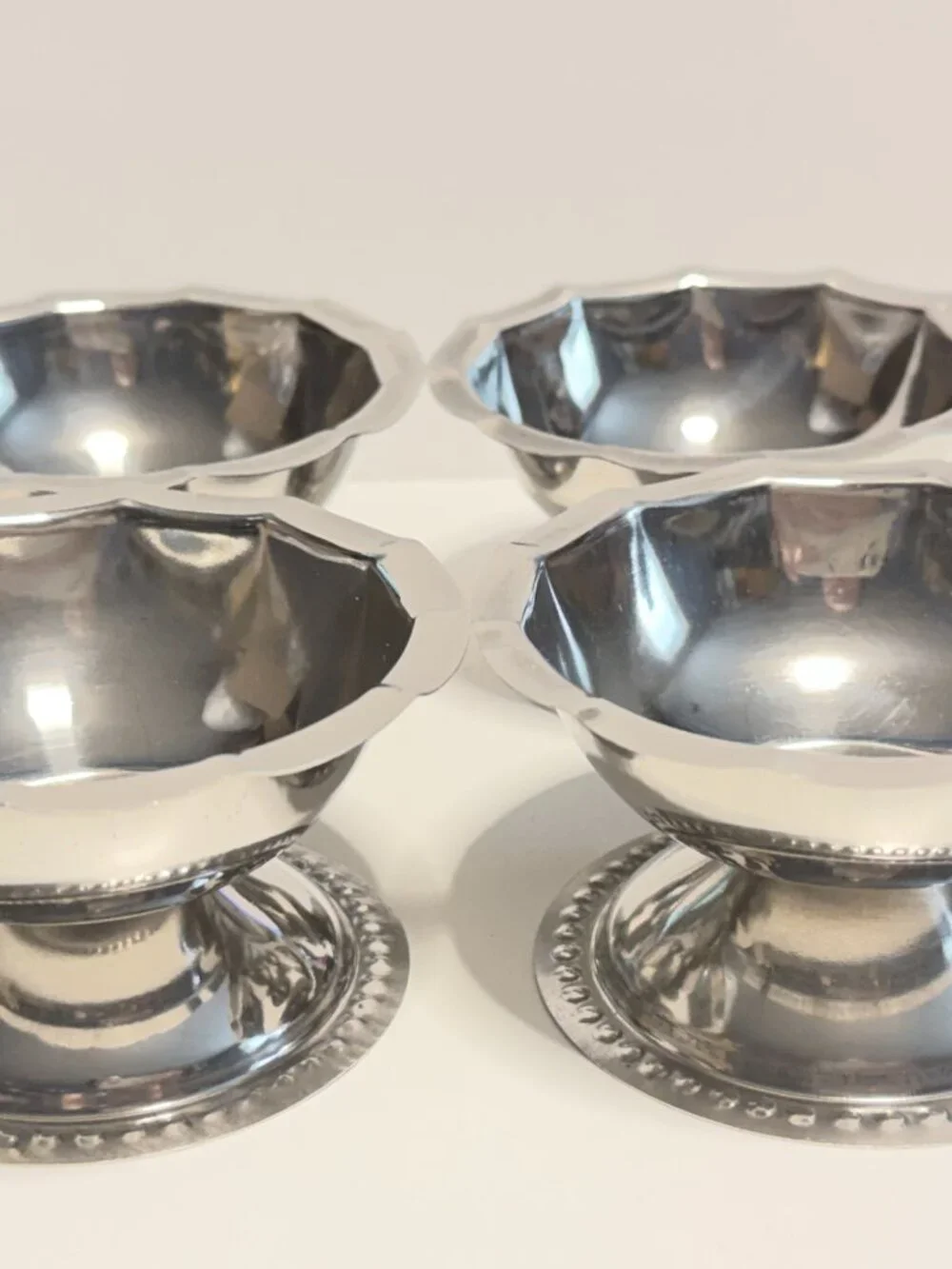 Lot of 4 Thunder Group SLSSD003 3.5oz Stainless Steel Footed Base Sherbit Dish